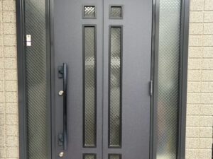 焼津市　I様邸玄関ドアリフォーム工事（ダイノックシート施工）